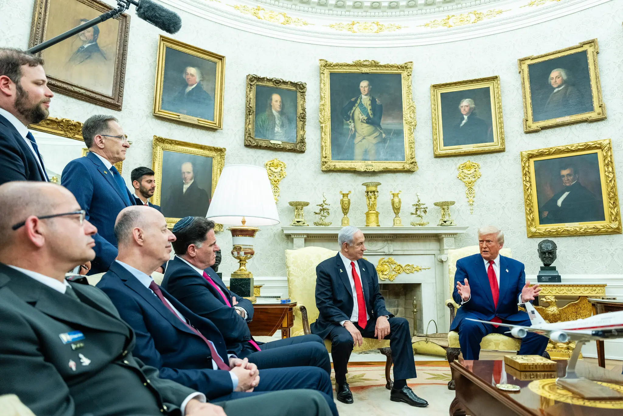 Президент Трамп оголосив про переговори з Іраном під час нещодавнього візиту прем'єр-міністра Біньяміна Нетаньяху до Сполучених Штатів.